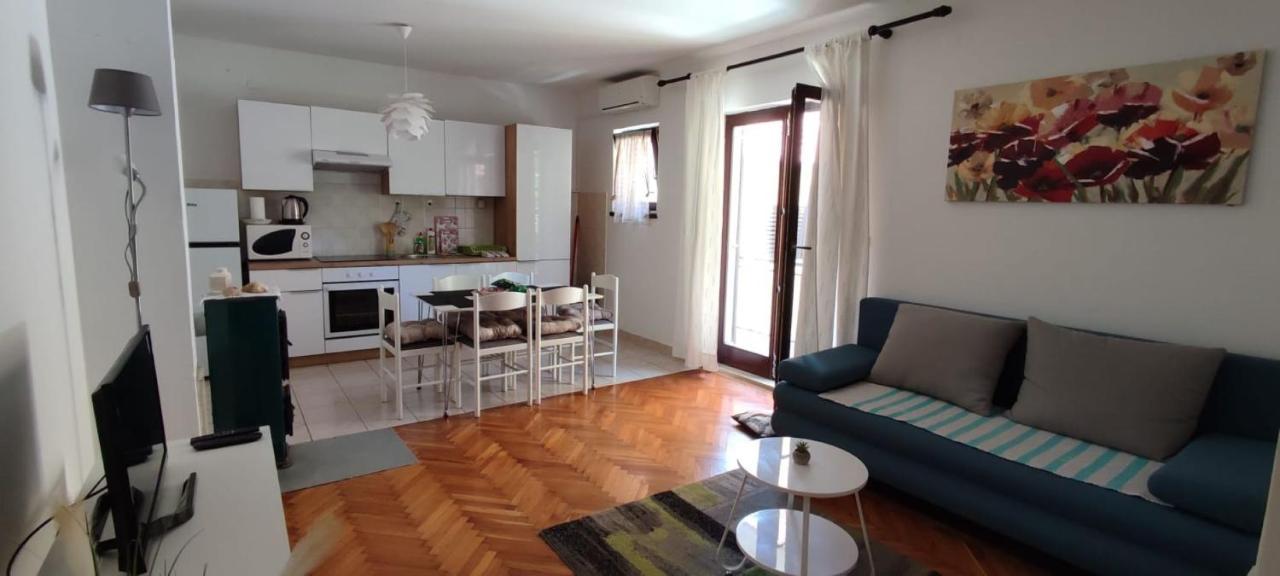 Delfin Apartament *